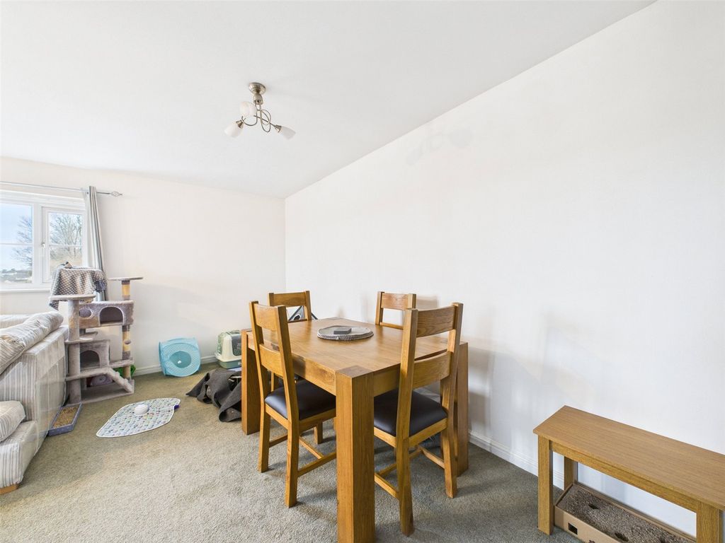 Property photo 3 of 7 Dining Area