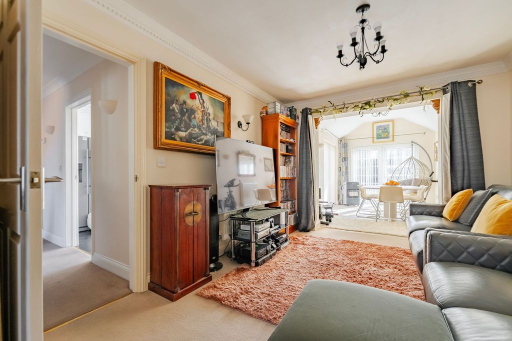 Property photo 3 of 19