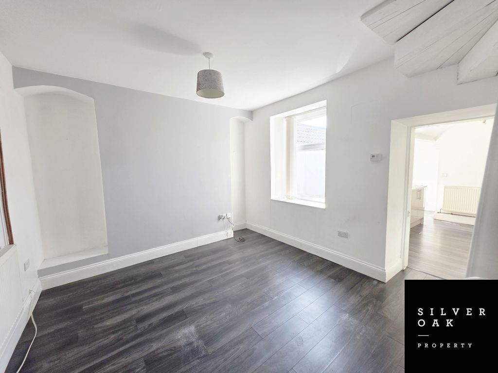 Property photo 3 of 9 3