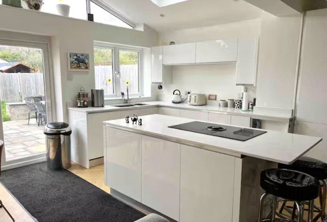 Property photo 2 of 18 Kitchen