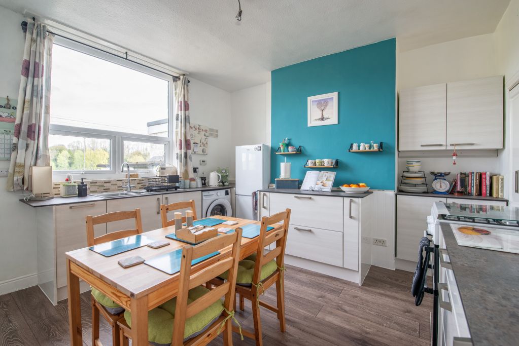 Property photo 3 of 30 Dining Kitchen