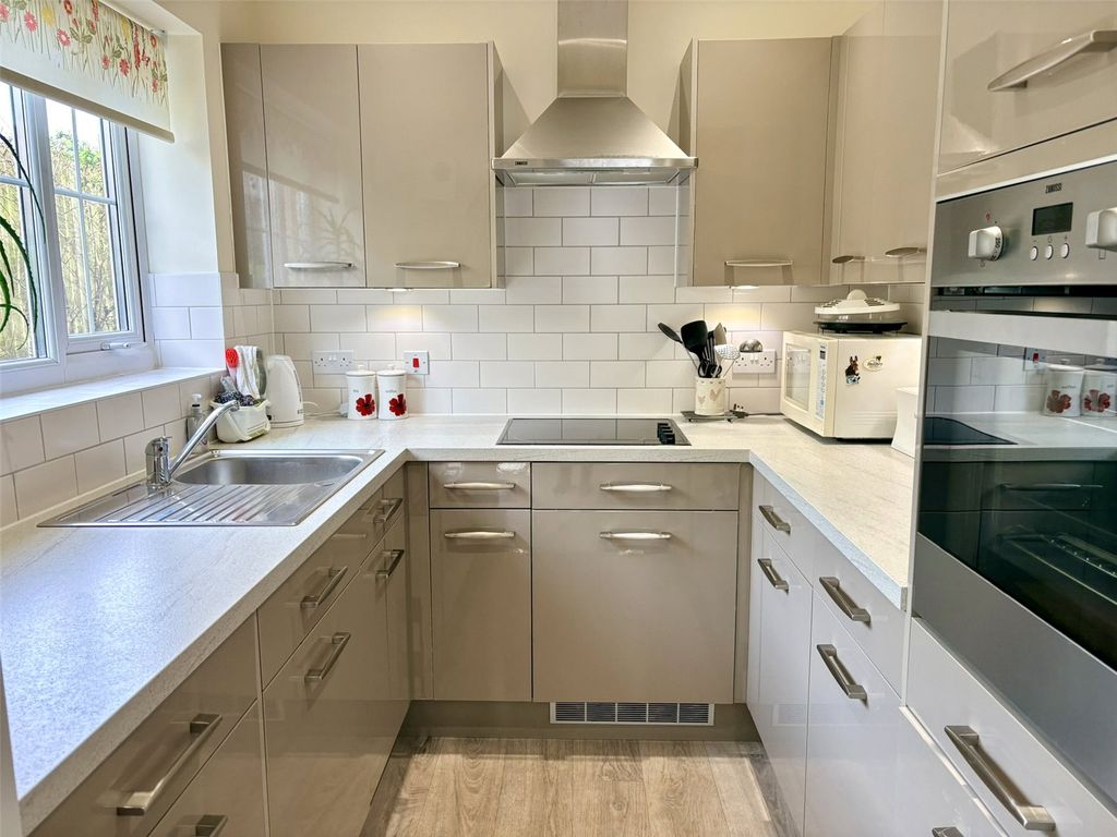 Property photo 2 of 8 Picture 2