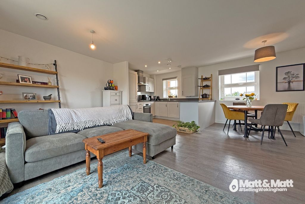 Property photo 2 of 8 5215744