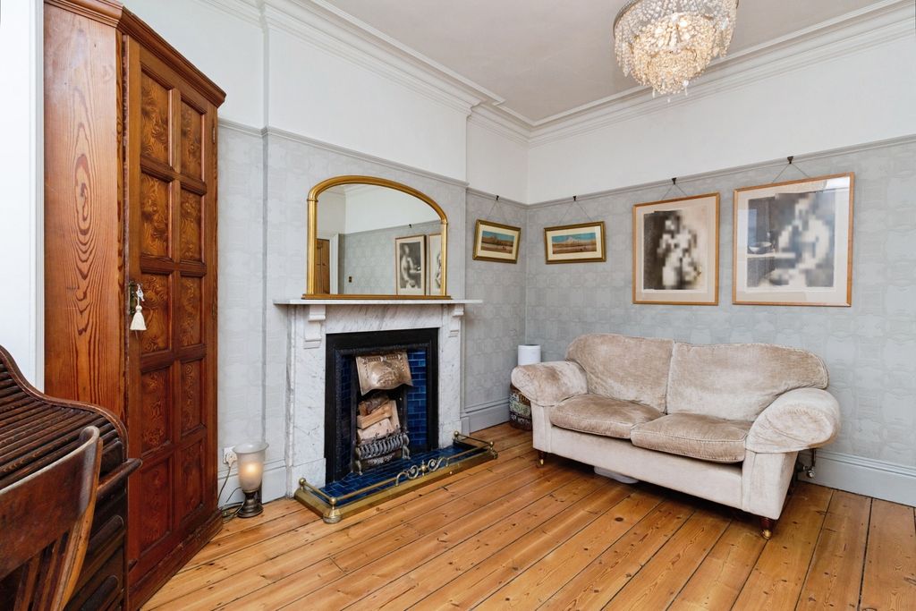 Property photo 3 of 30 Pbox-Img.Jpg