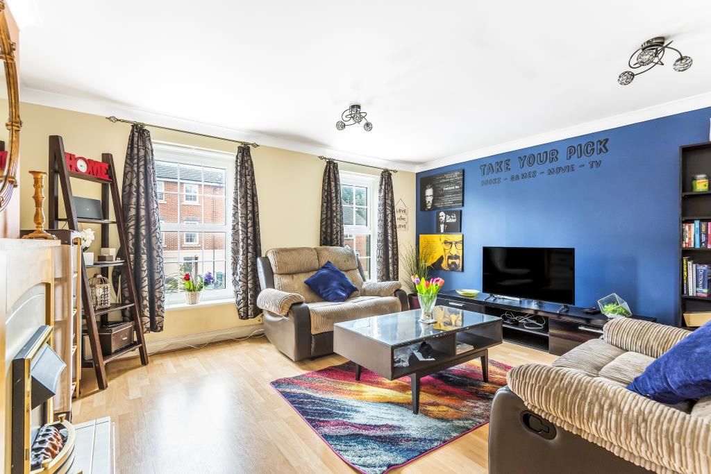 Property photo 3 of 11 Living Room