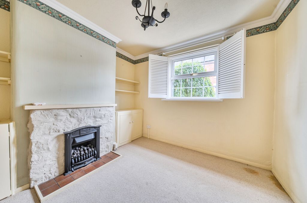 Property photo 2 of 19 1348975-17-68Bef1...