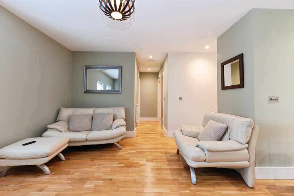 Property photo 2 of 13 Photo