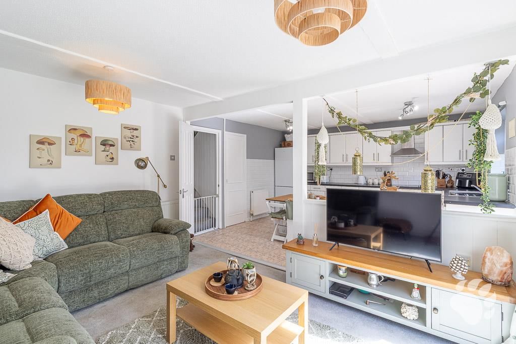 Property photo 3 of 25 Lounge