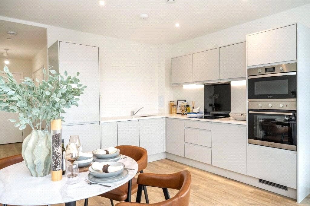 Property photo 3 of 11 Kitchen
