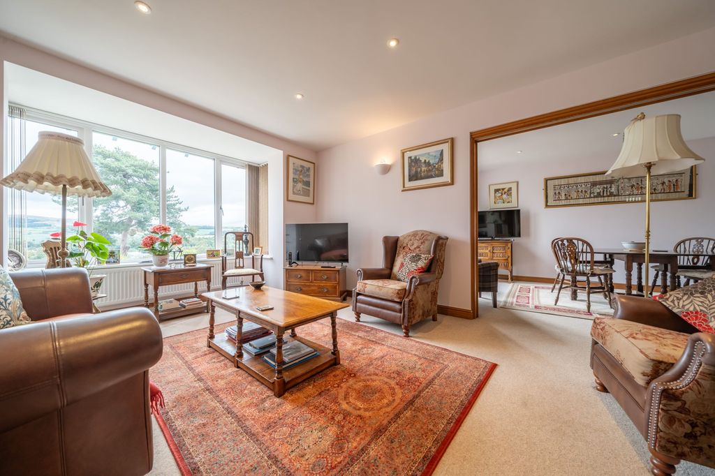 Property photo 2 of 40