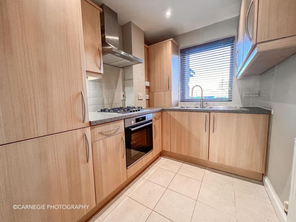 Property photo 2 of 10 Kitchen