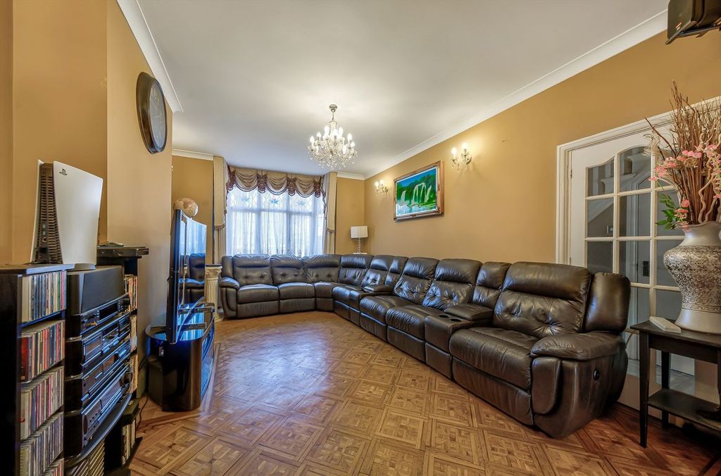 Property photo 2 of 11