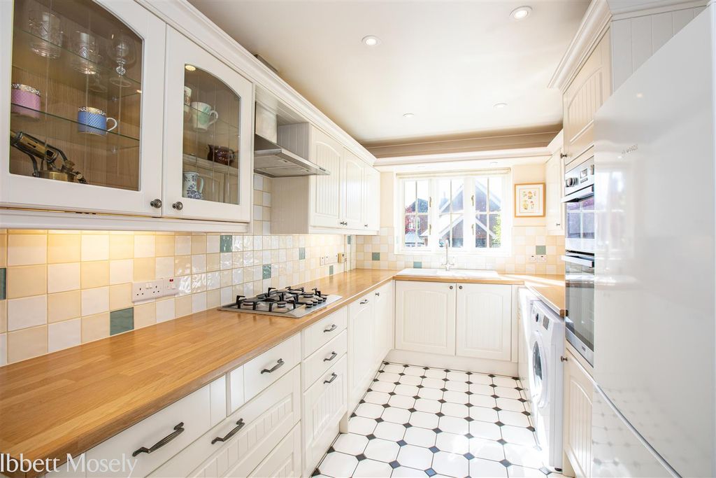 Property photo 1 of 18 20260427-31 Squerryes Mede-60_1.Jpg