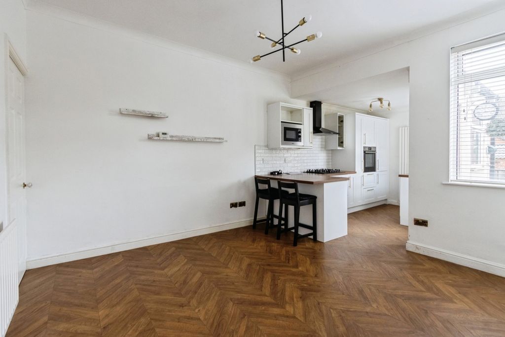 Property photo 3 of 16 Pbox-Img.Jpg
