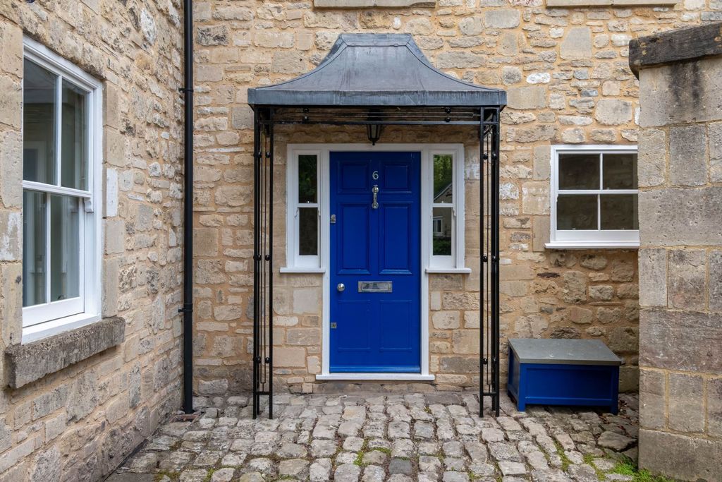 Property photo 2 of 33