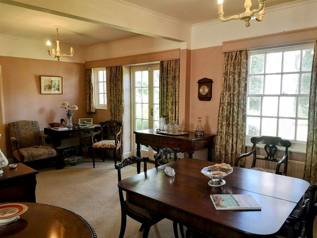Property photo 2 of 11 Dining Room