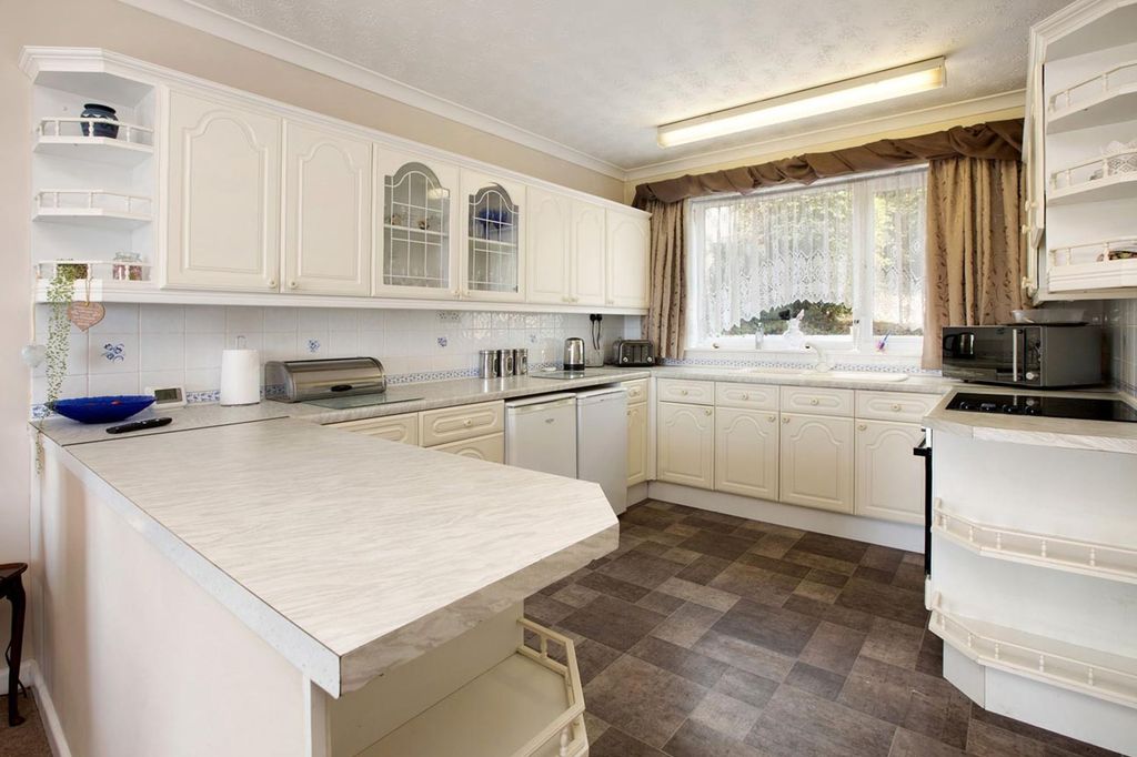 Property photo 3 of 19