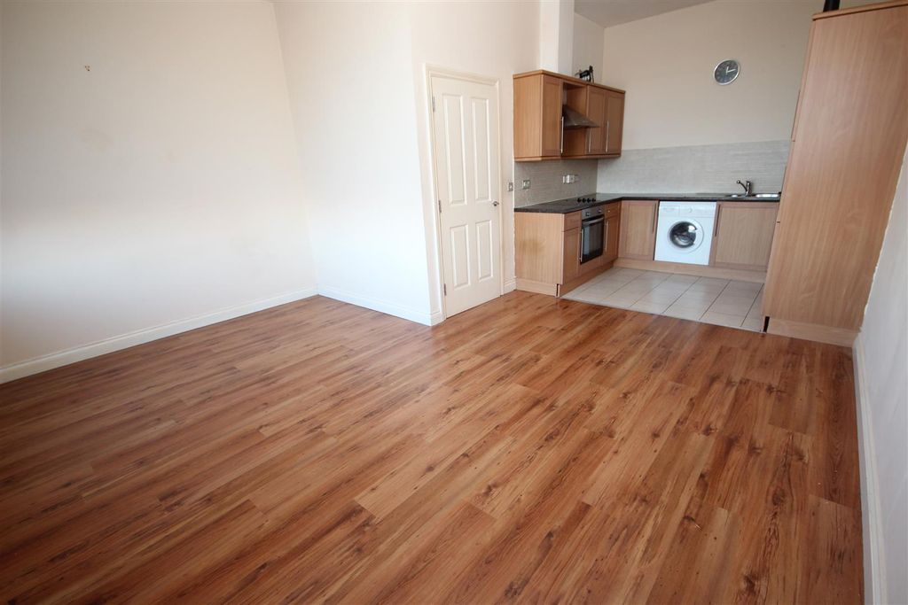 Property photo 3 of 7 Lounge/Kitchen