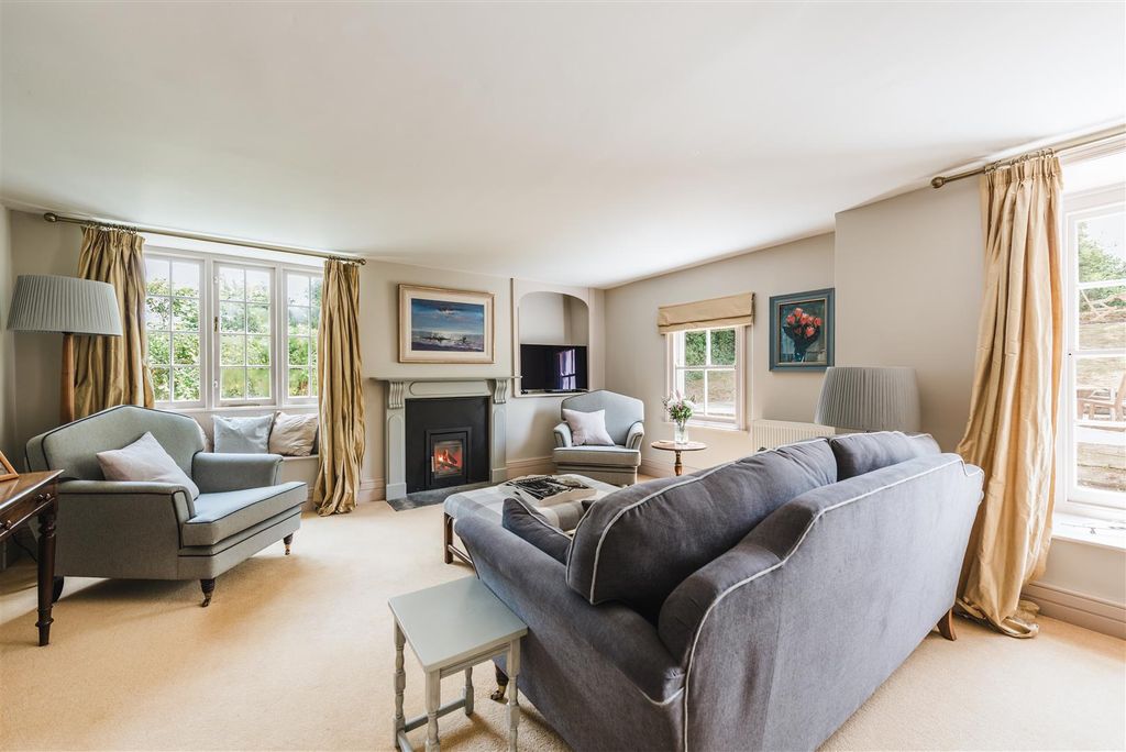 Property photo 2 of 31