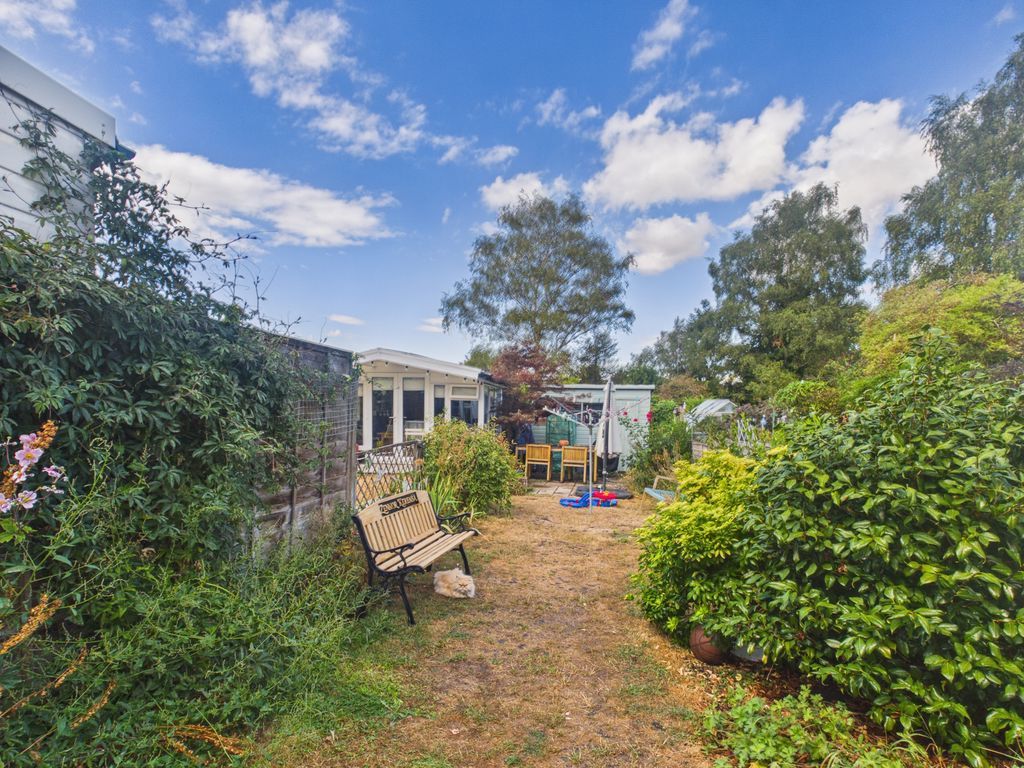 Property photo 3 of 11 Garden