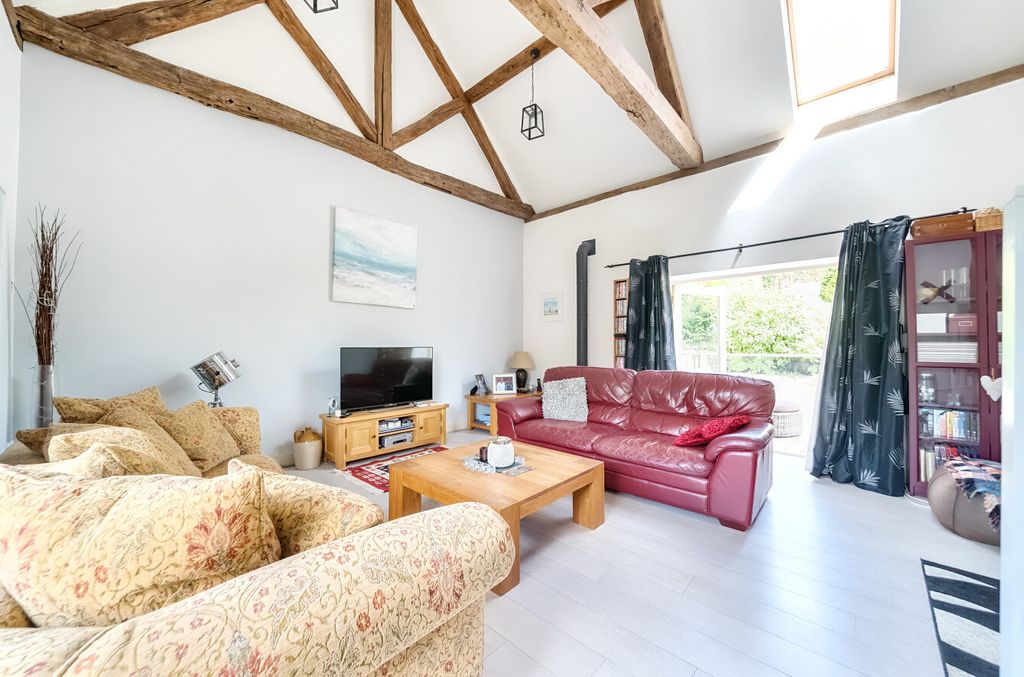 Property photo 3 of 23 1323786-25-687010...