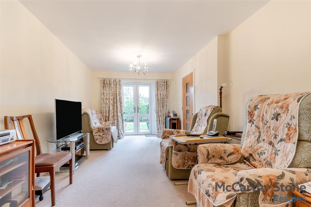 Property photo 3 of 22 8666853-Interior05.Jpg