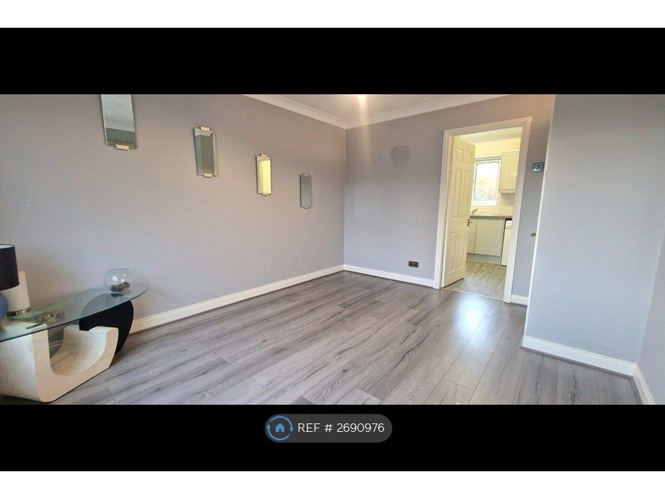 Property photo 2 of 19 Lounge