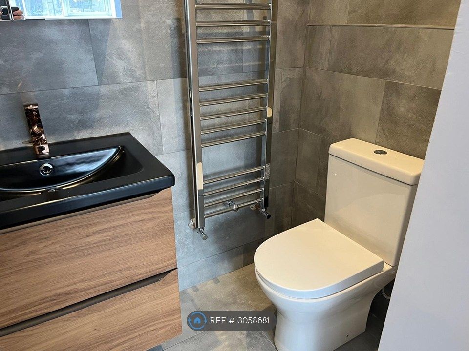 Property photo 2 of 15 Ensuite Off Of Master Bedroom