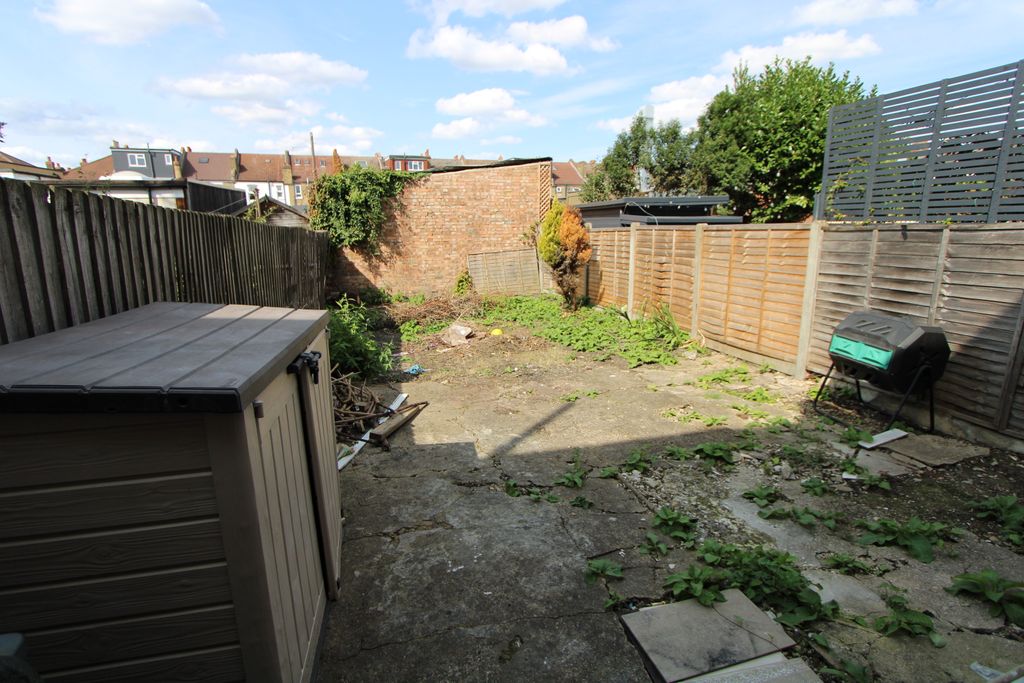 Property photo 2 of 20