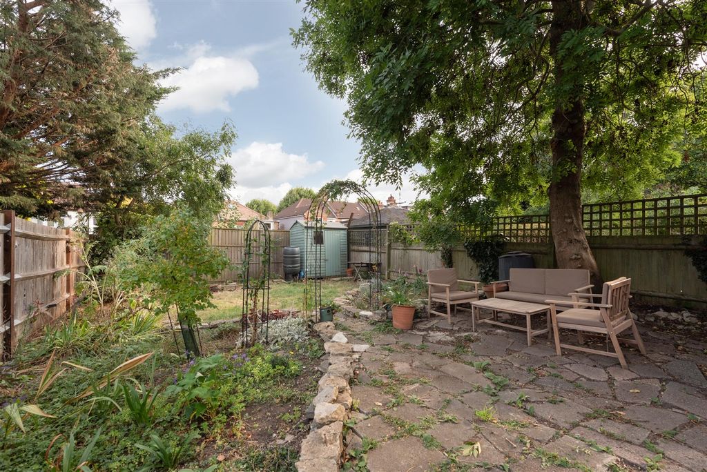 Property photo 2 of 18 Selborne 17.Jpg