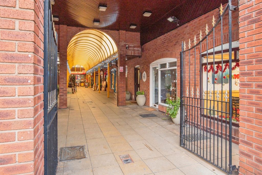 Property photo 2 of 20