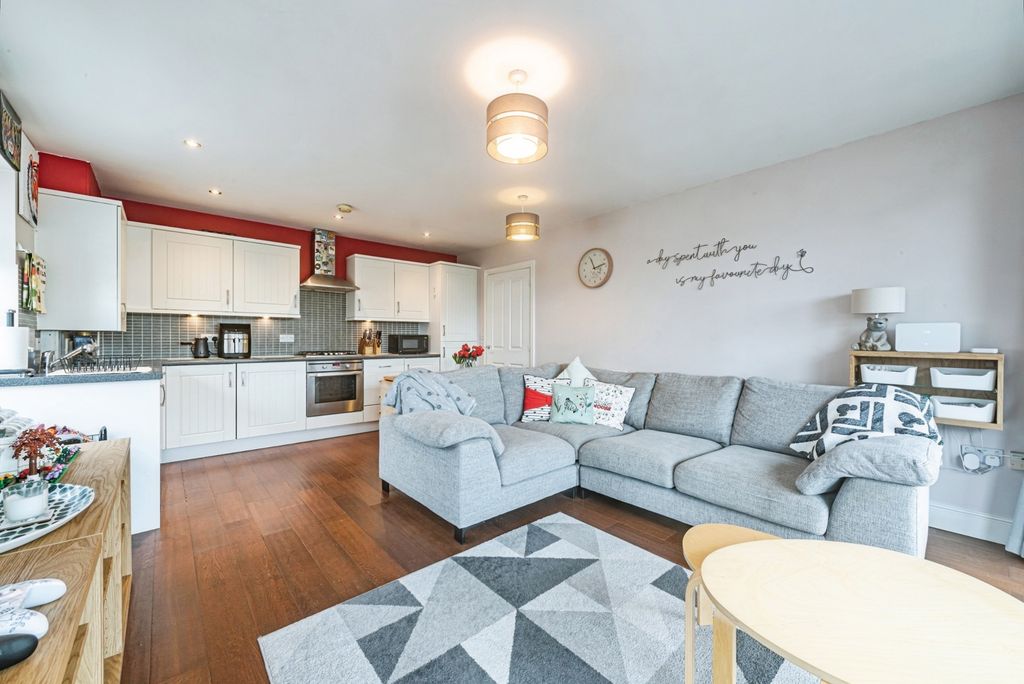 Property photo 3 of 20 Pbox-Img.Jpg