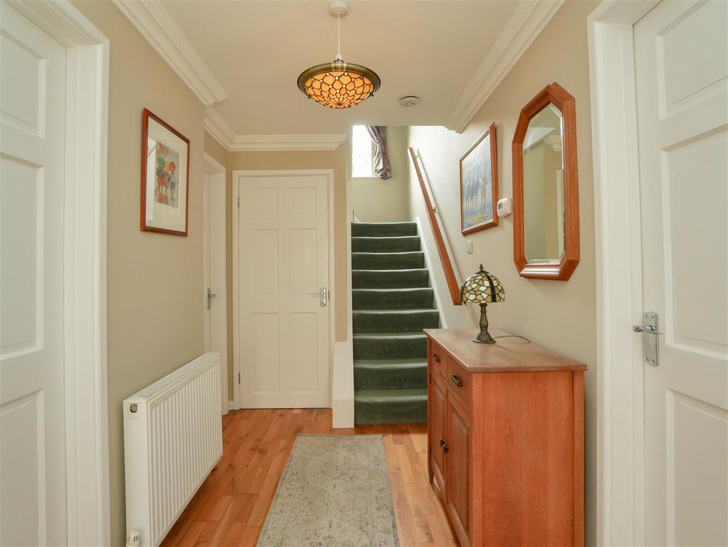 Property photo 2 of 26 Entrance Hall