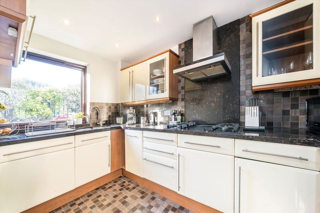 Property photo 3 of 5