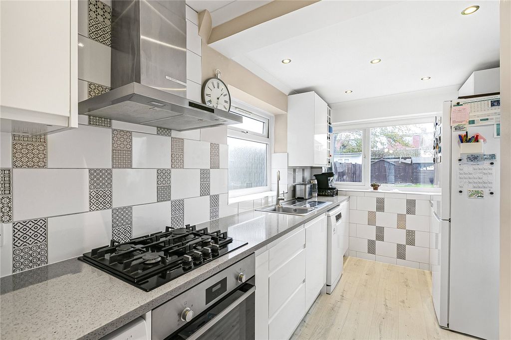 Property photo 3 of 19 Kitchen