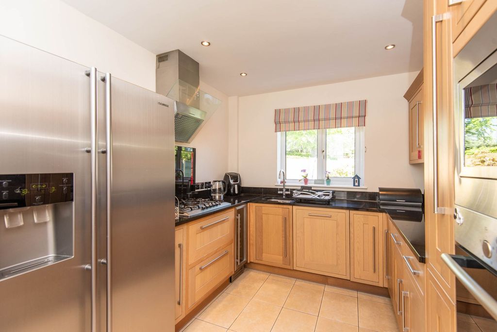 Property photo 2 of 22