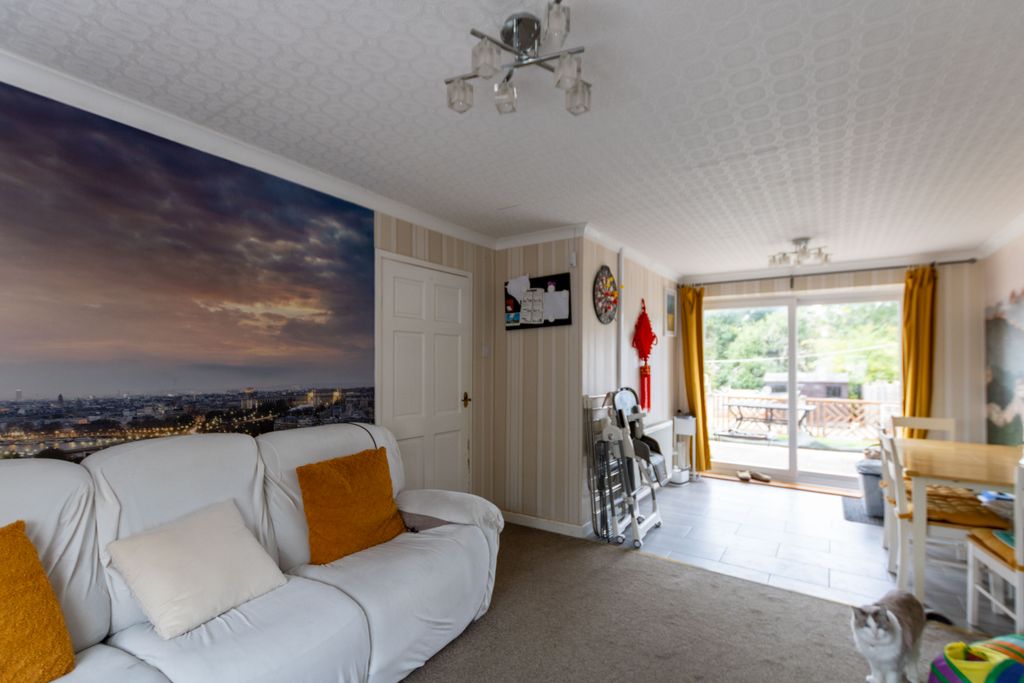 Property photo 2 of 10 Img_2561_1