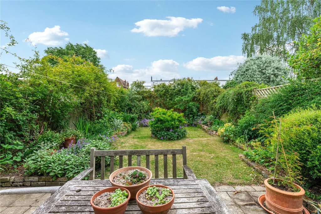 Property photo 3 of 12 Garden