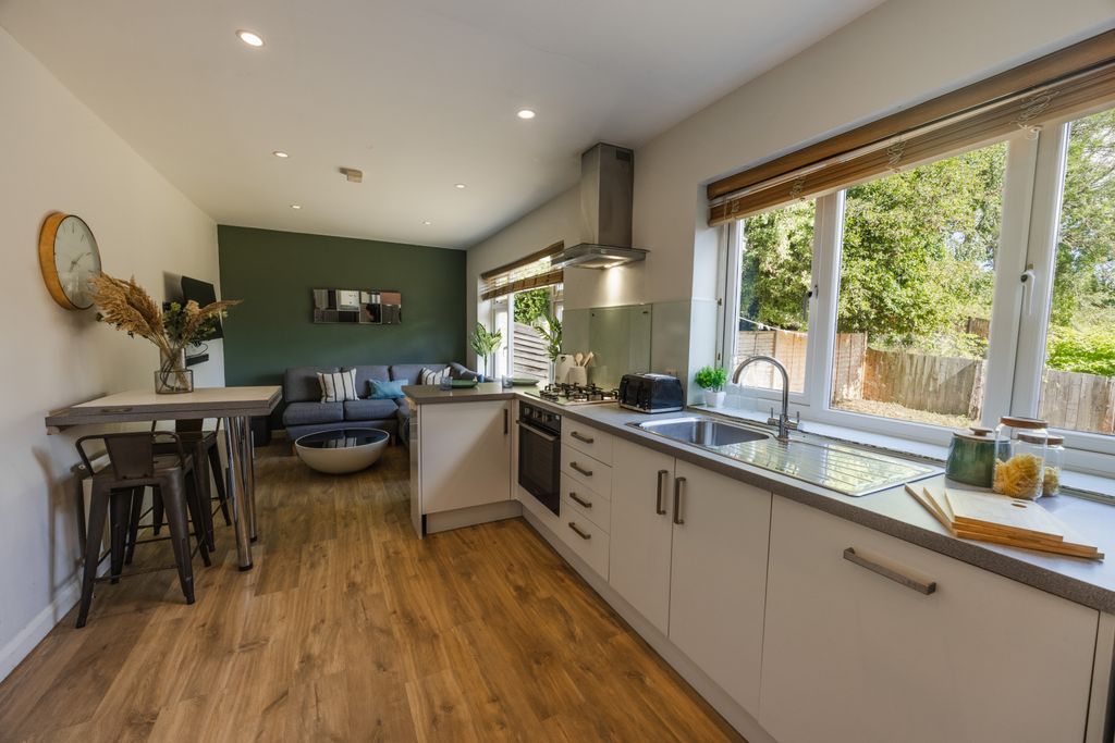 Property photo 1 of 11 Photo 0