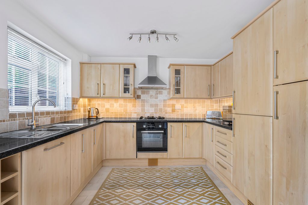Property photo 3 of 13 Kitchen/Dining Room