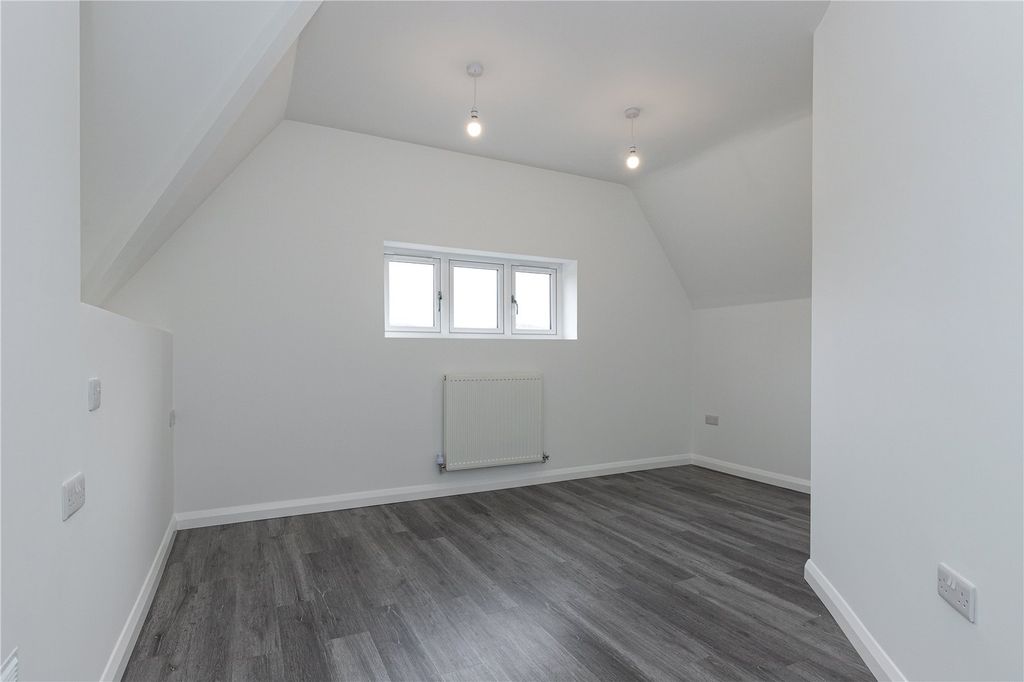 Property photo 3 of 10 Bedroom 1