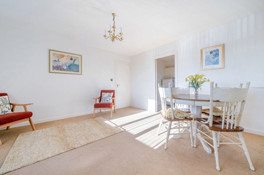 Property photo 3 of 10 1384668-1-6925A6c...