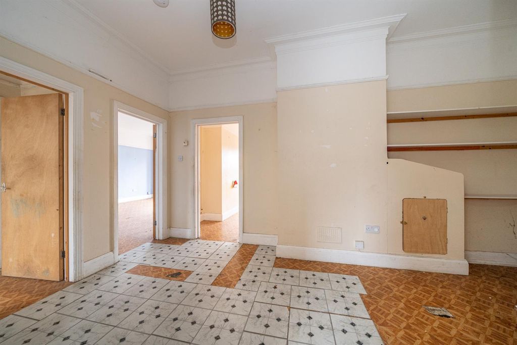 Property photo 2 of 12 30C-Alexandra-Road-01923.Jpg