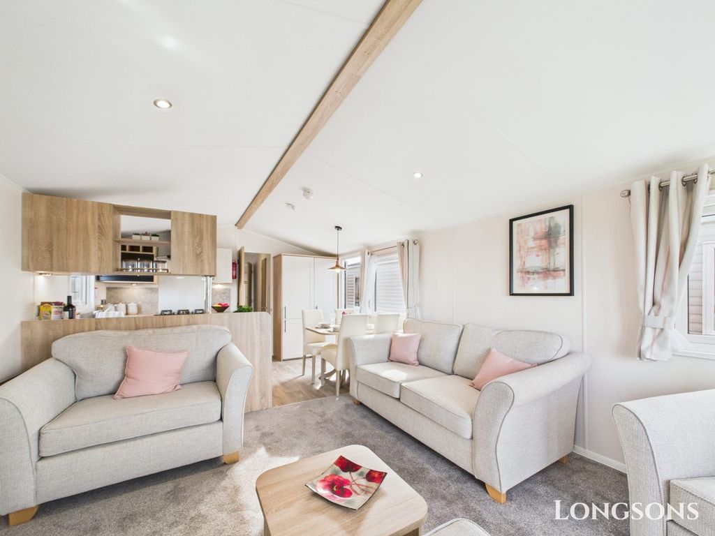 Property photo 3 of 18 Cam02173G0 Pr0275 Still044