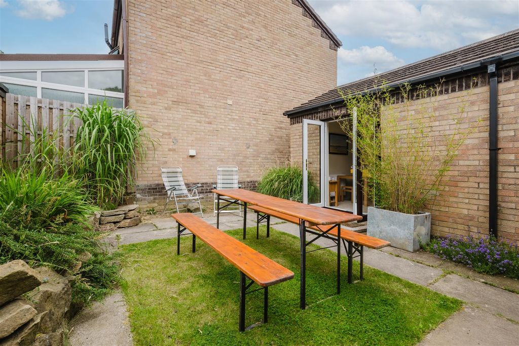 Property photo 3 of 19 9 Wessex Gardens 012.Jpg