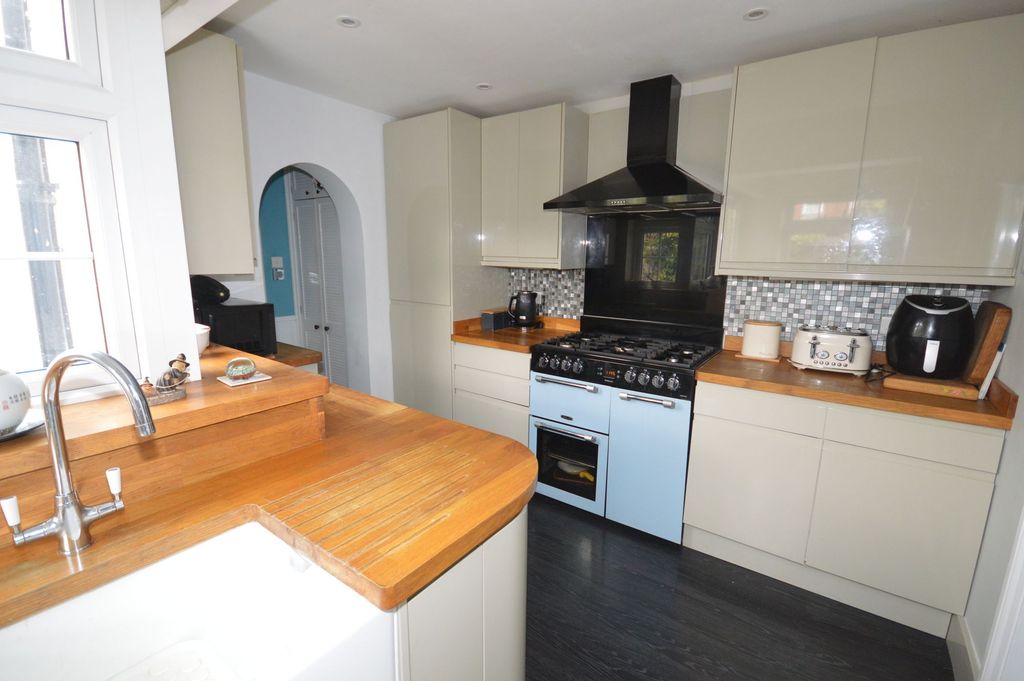 Property photo 3 of 13 Kitchen