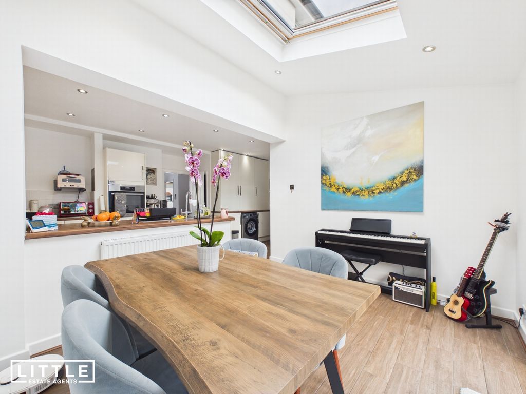 Property photo 3 of 28 Photo 23