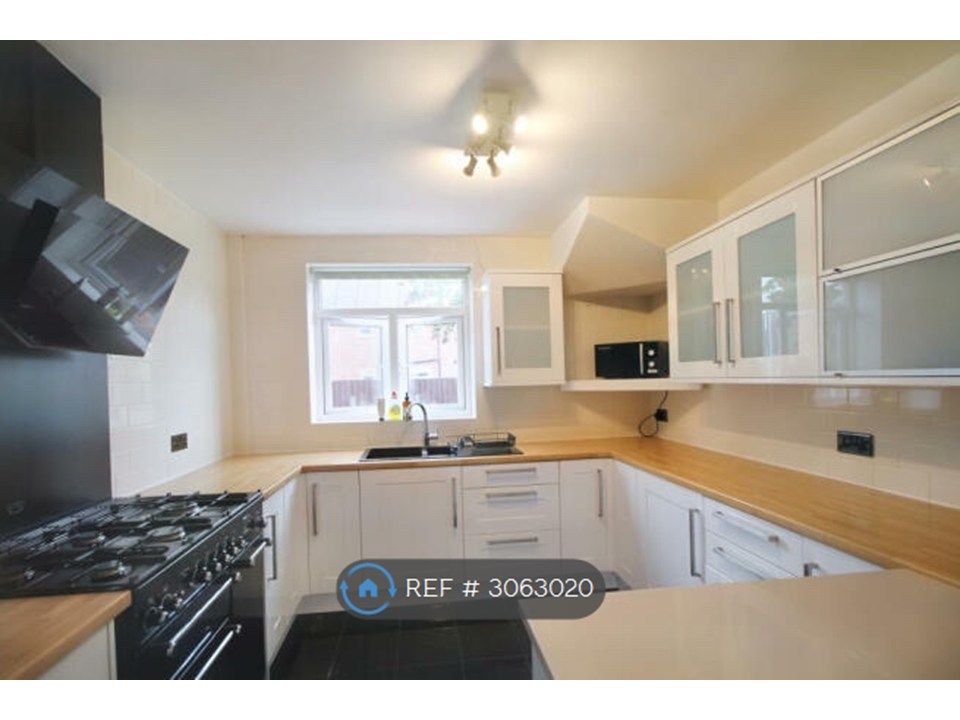 Property photo 2 of 12 Kitchen