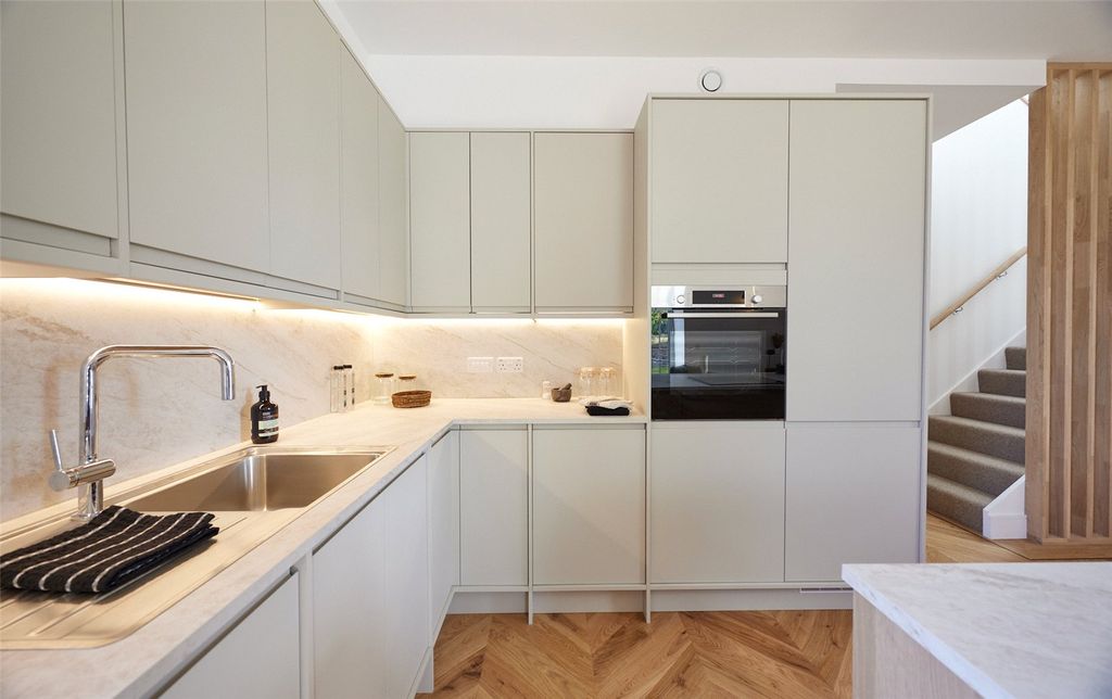 Property photo 3 of 7 Kitchen