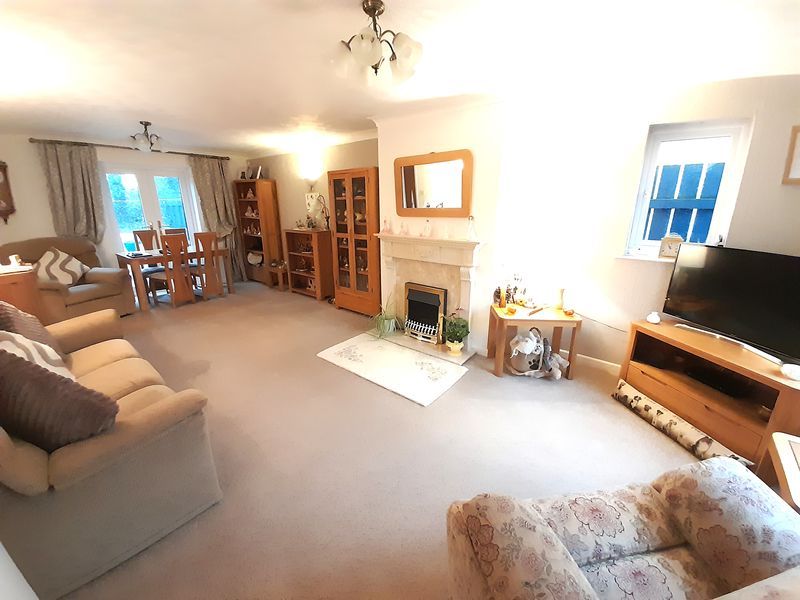 Property photo 2 of 16 Lounge / Diner